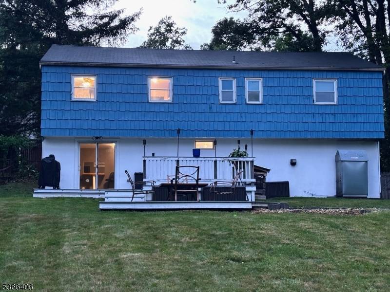 Hopatcong Boro, NJ 07874,17 Frances Ave