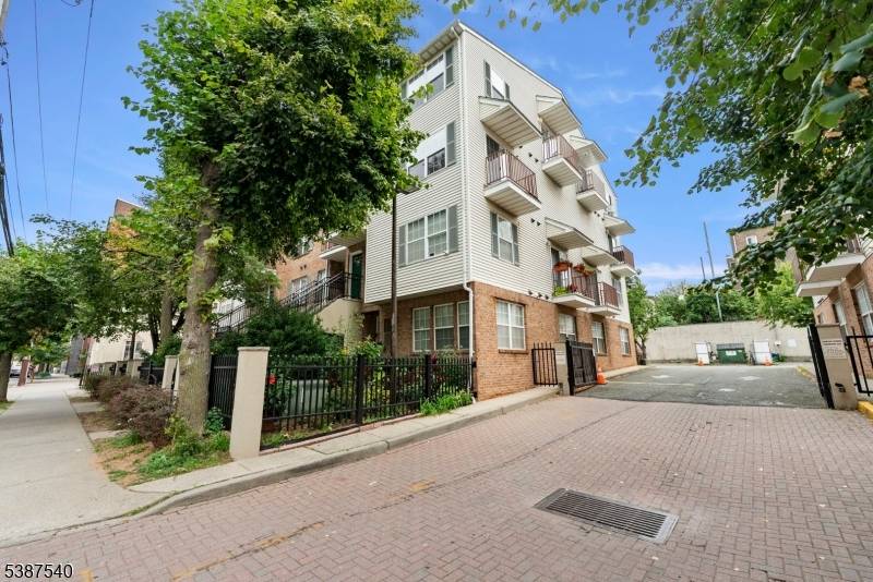 Newark City, NJ 07105,72 Union St #B7