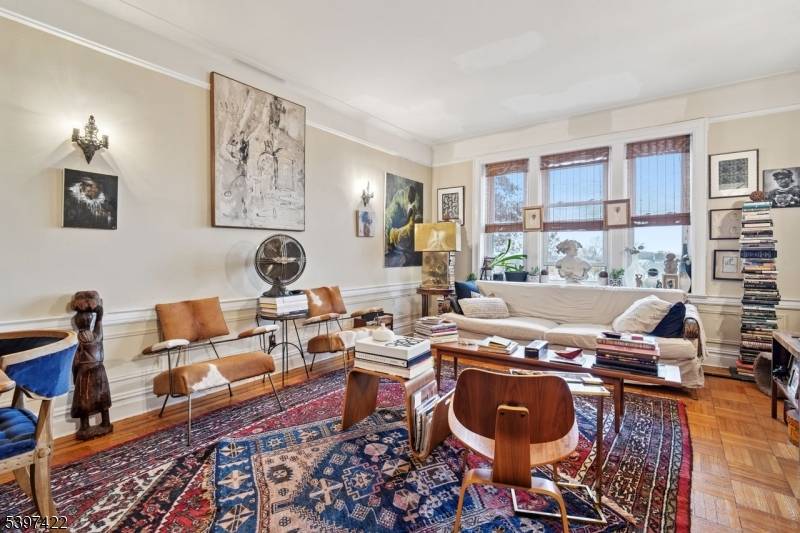 Jersey City, NJ 07307,63 Sherman Pl #E 1