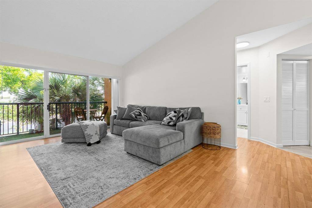 Coral Springs, FL 33067,8851 S Wiles Rd #305