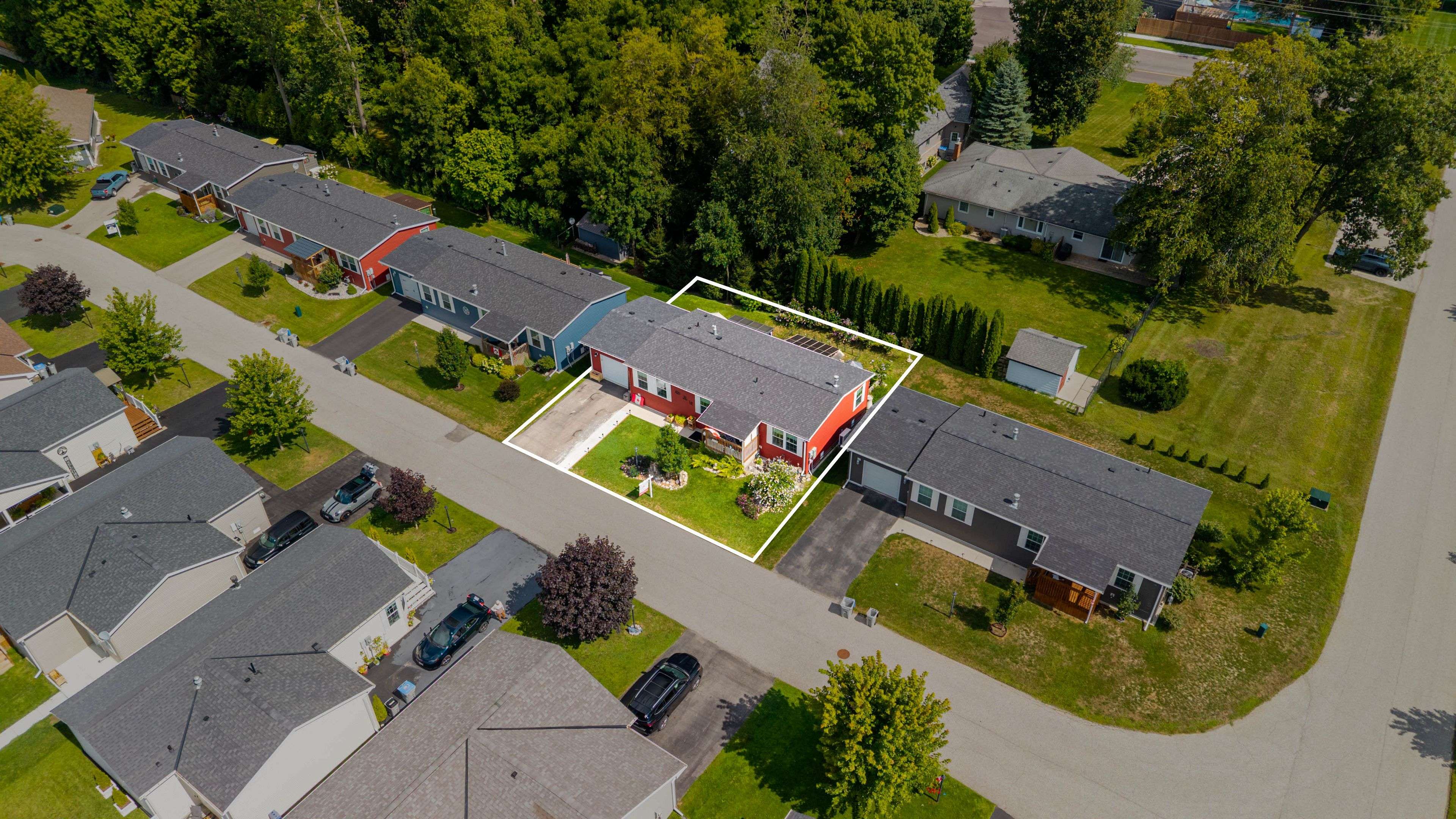 Strathroy-caradoc, ON N7G 0C5,21 Kellestine DR