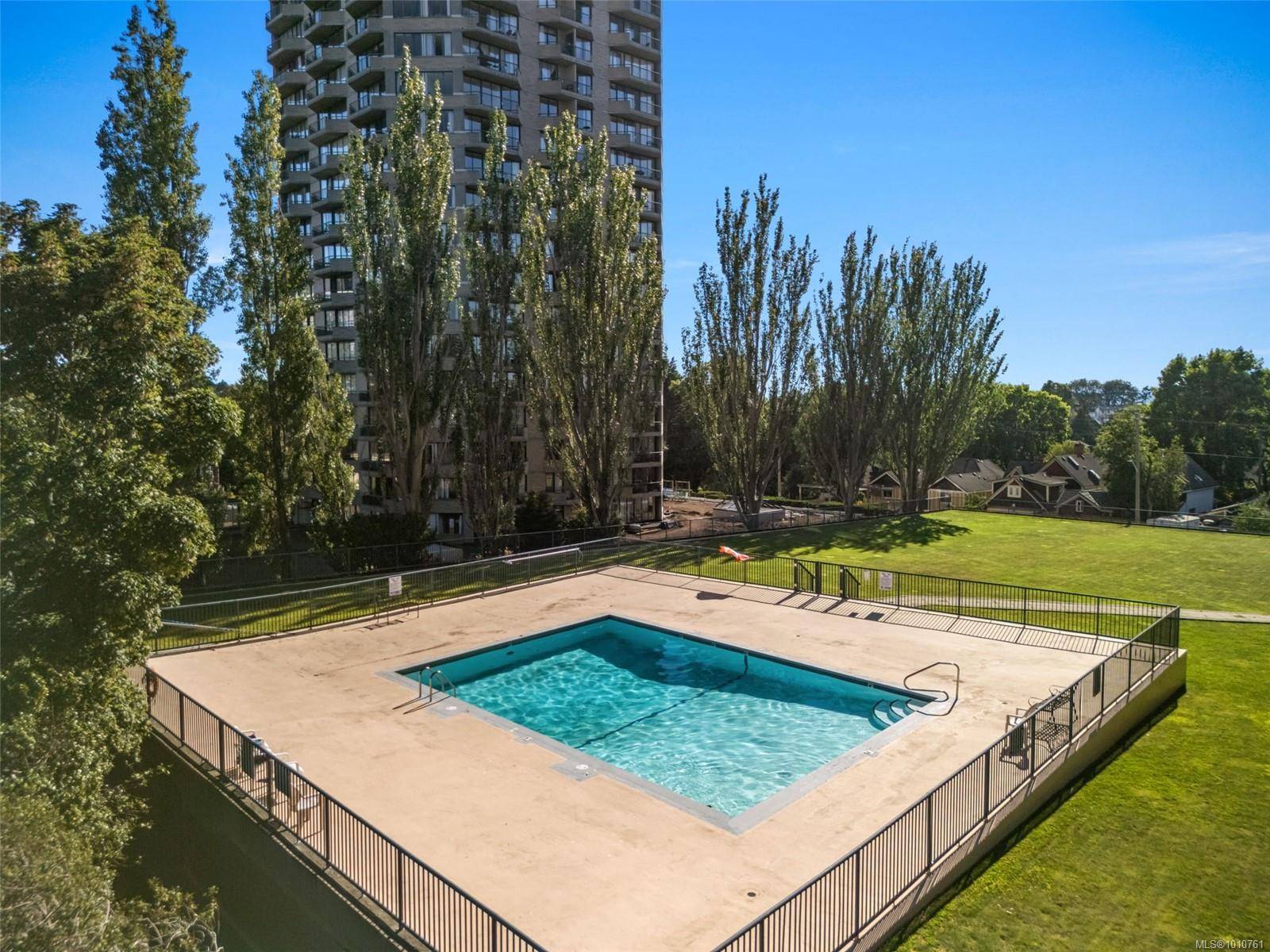 Victoria, BC V8V 1S9,647 Michigan St #904