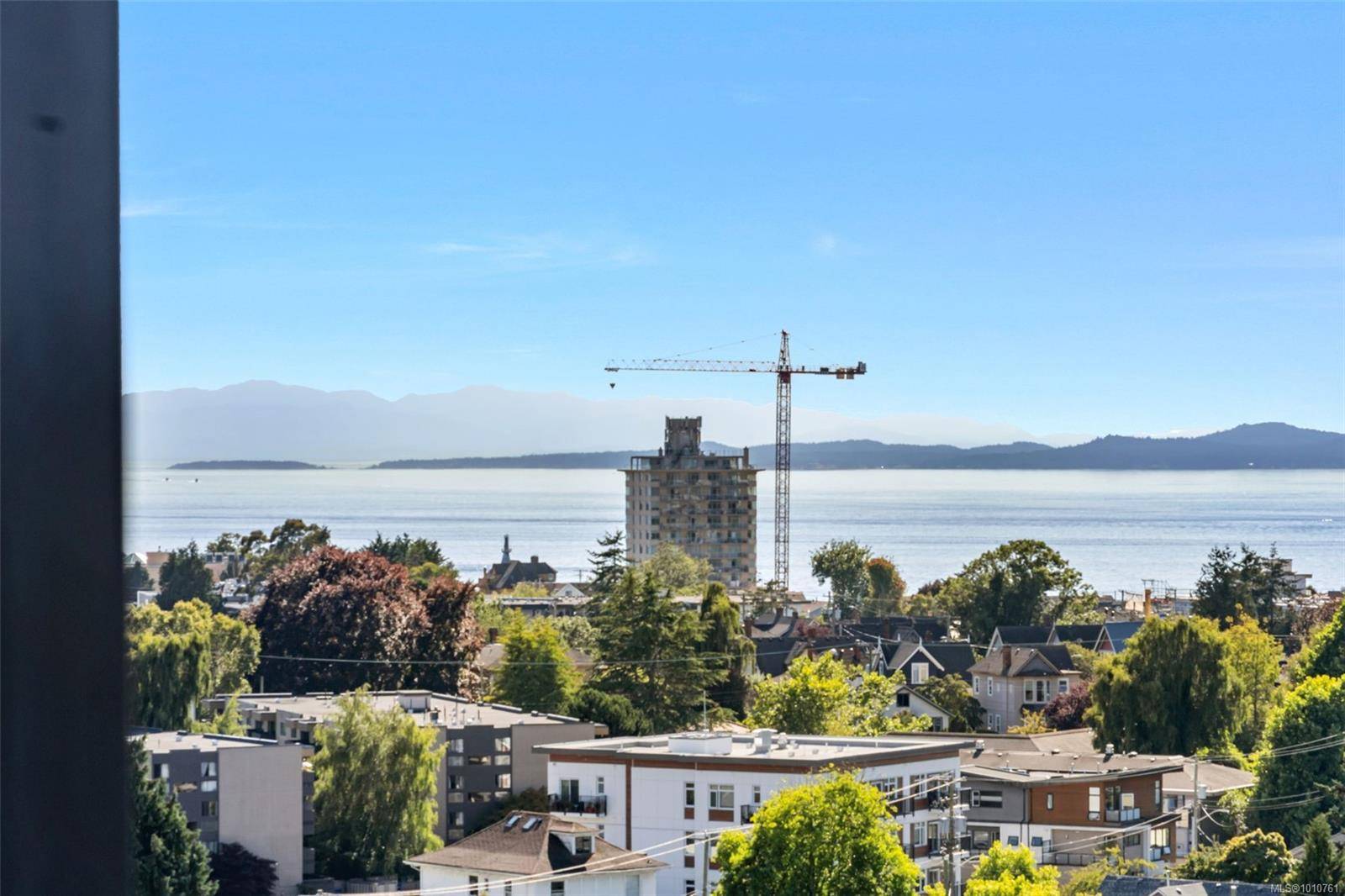 Victoria, BC V8V 1S9,647 Michigan St #904