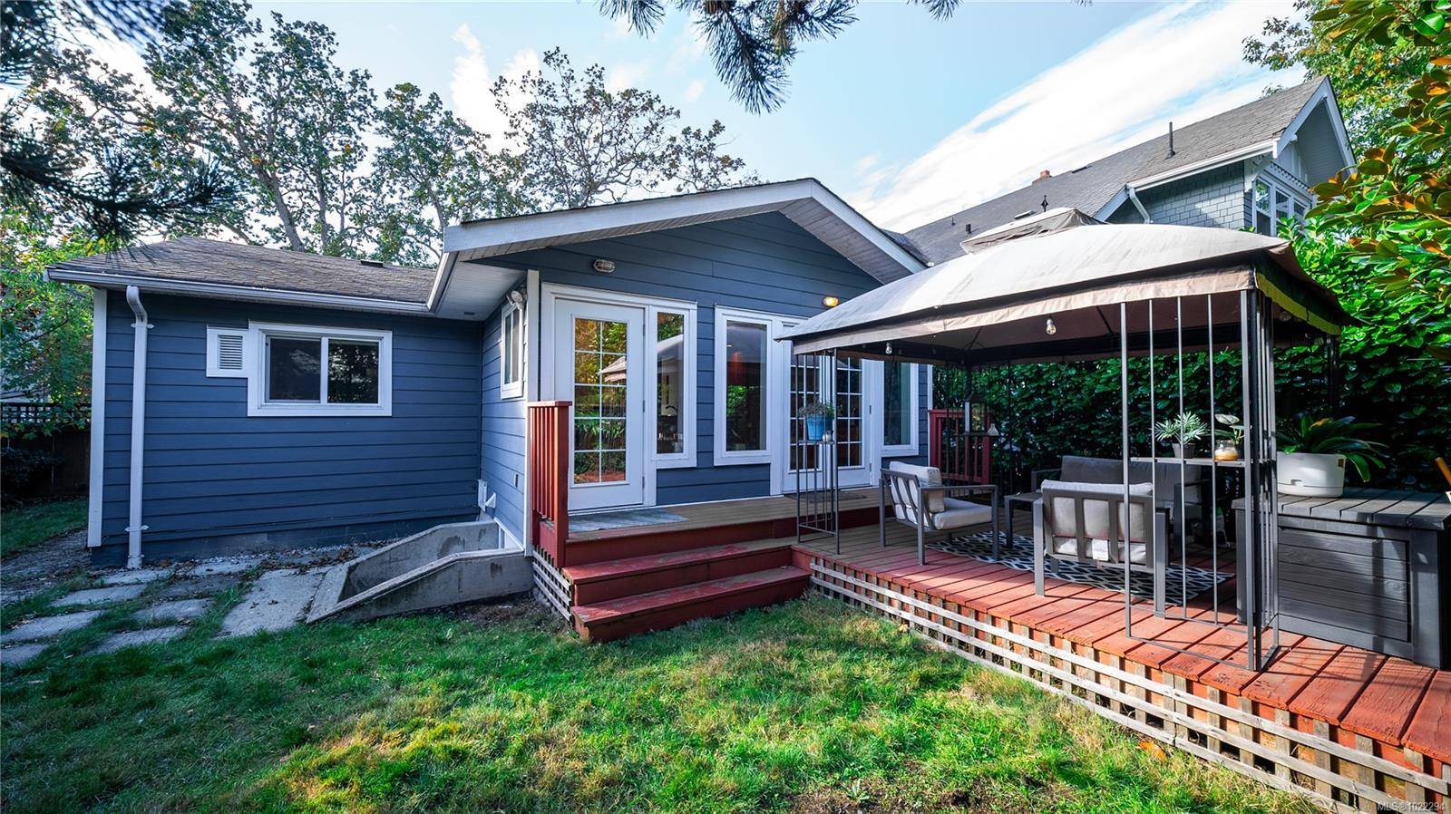 Victoria, BC V8R 2C1,1716 Bay St