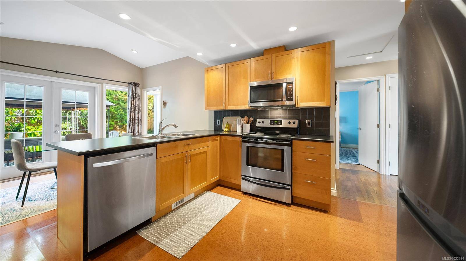 Victoria, BC V8R 2C1,1716 Bay St