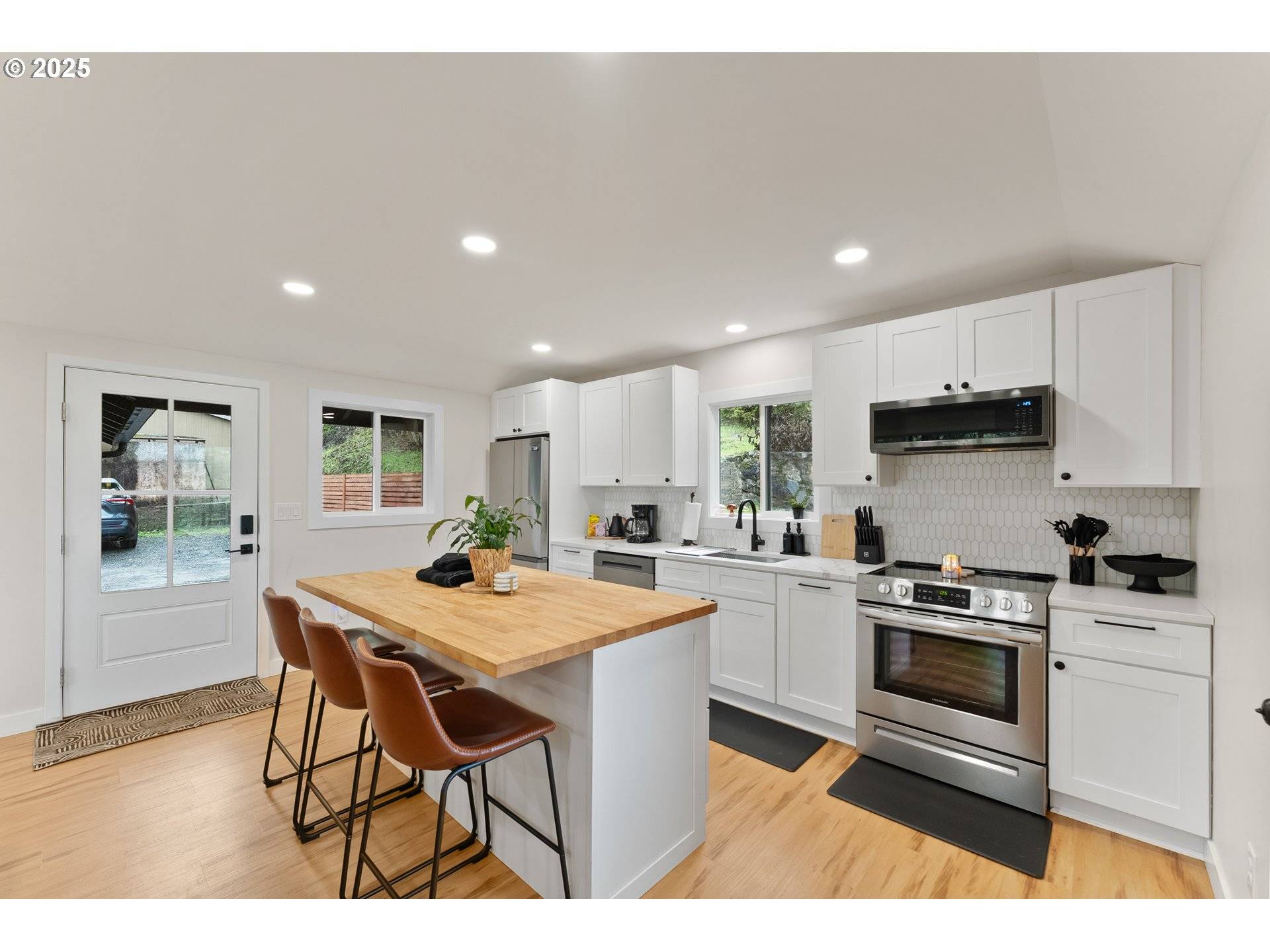 Roseburg, OR 97470,1303 SE STRONG AVE