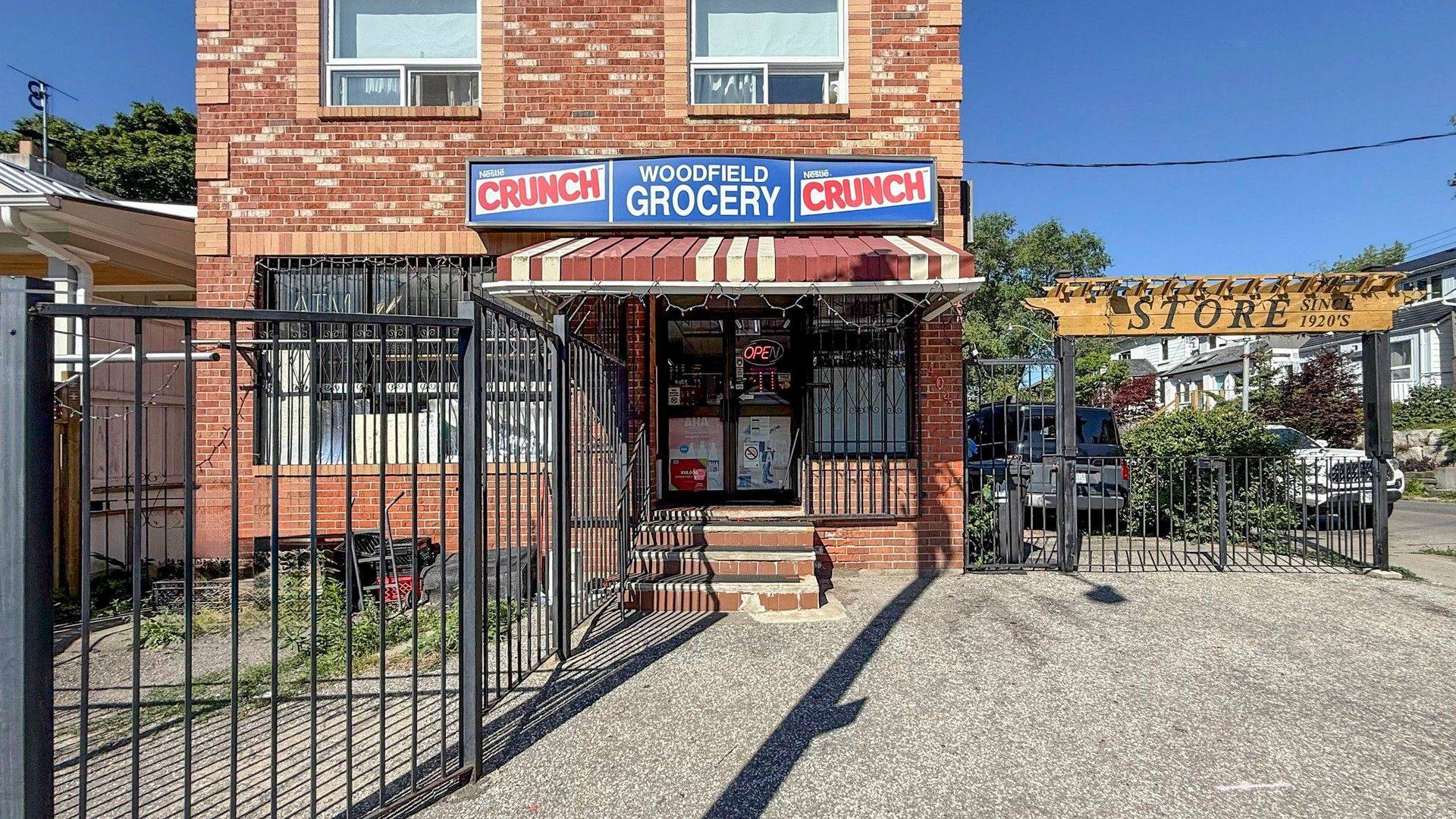 Toronto E01, ON M4L 2X1,404 Woodfield RD