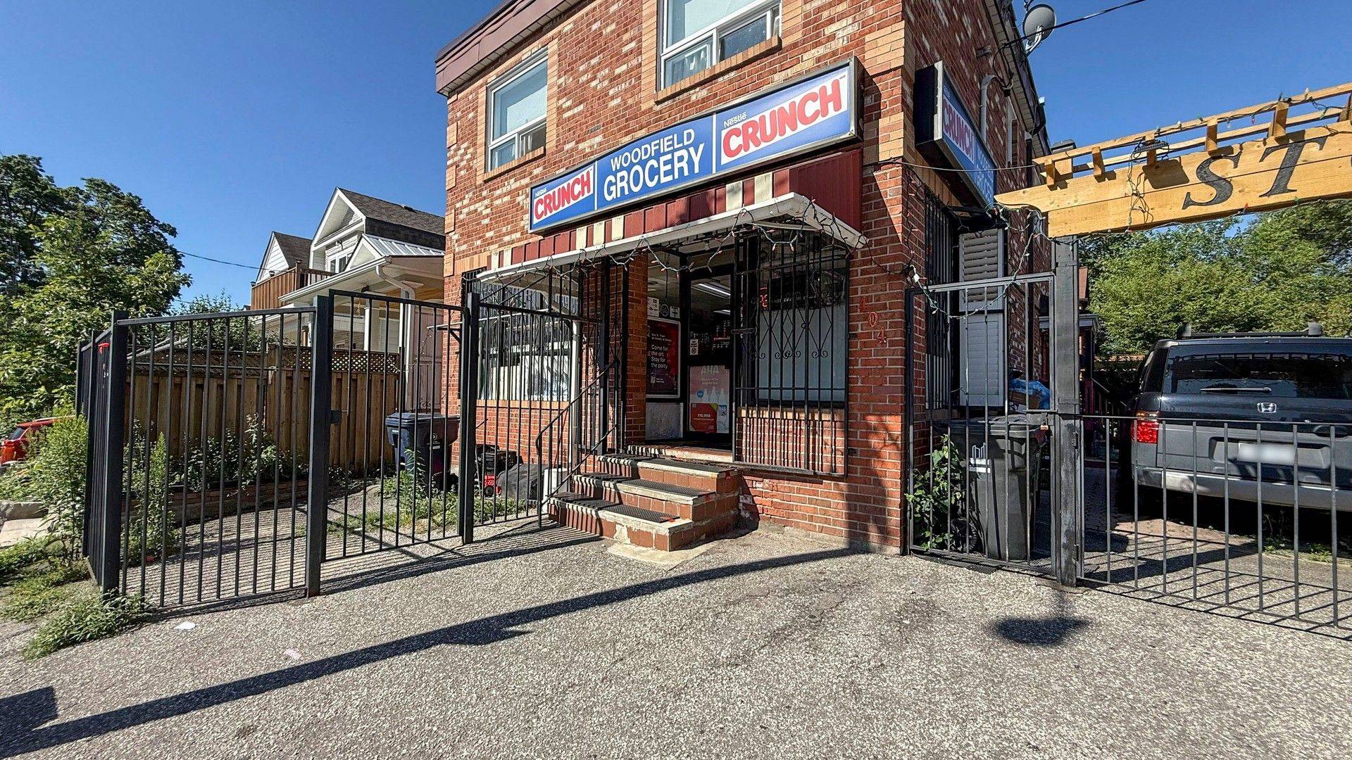 Toronto E01, ON M4L 2X1,404 Woodfield RD