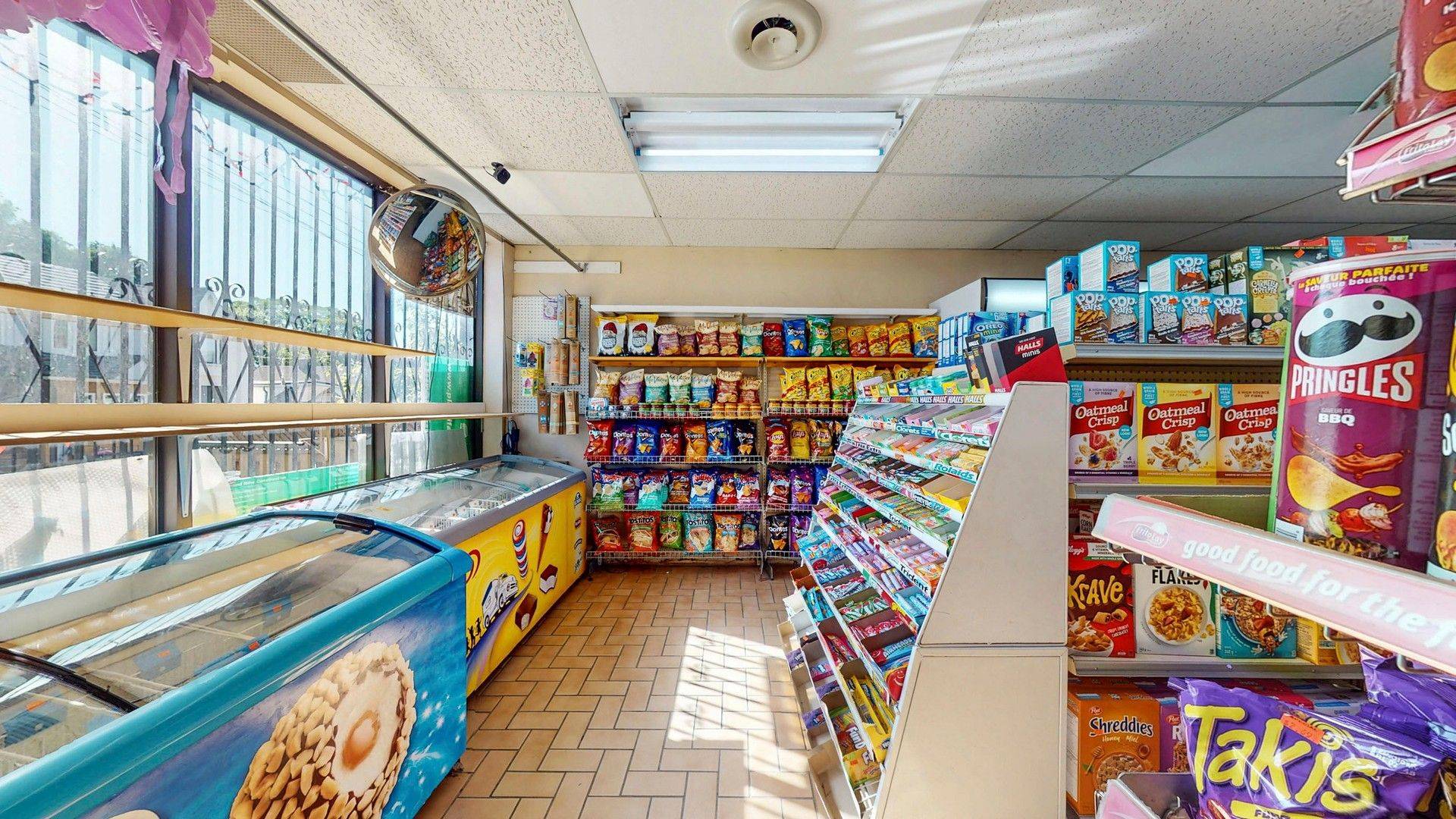 Toronto E01, ON M4L 2X1,404 Woodfield RD