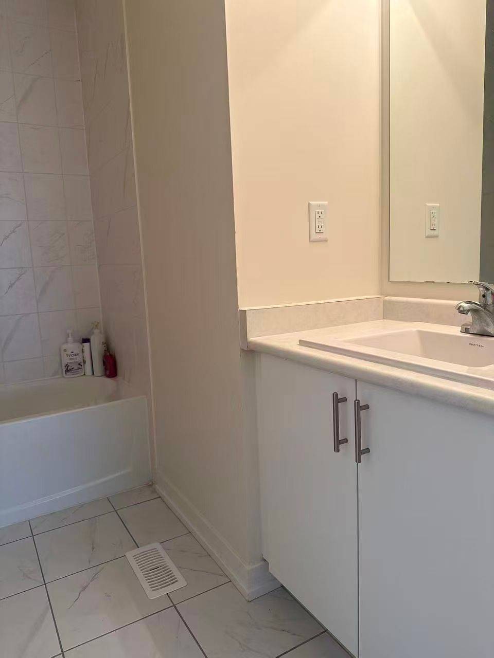 Markham, ON L6B 1P1,124 Old Oak LN