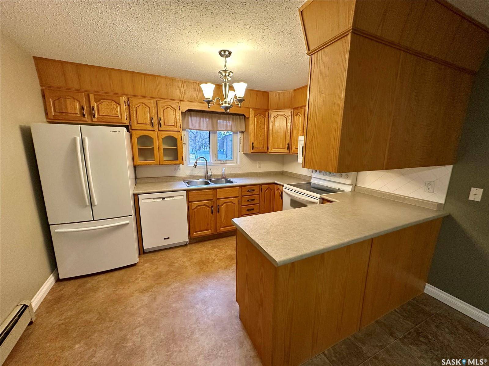 Saskatoon, SK S7J 3L8,3120 Louise STREET E #101