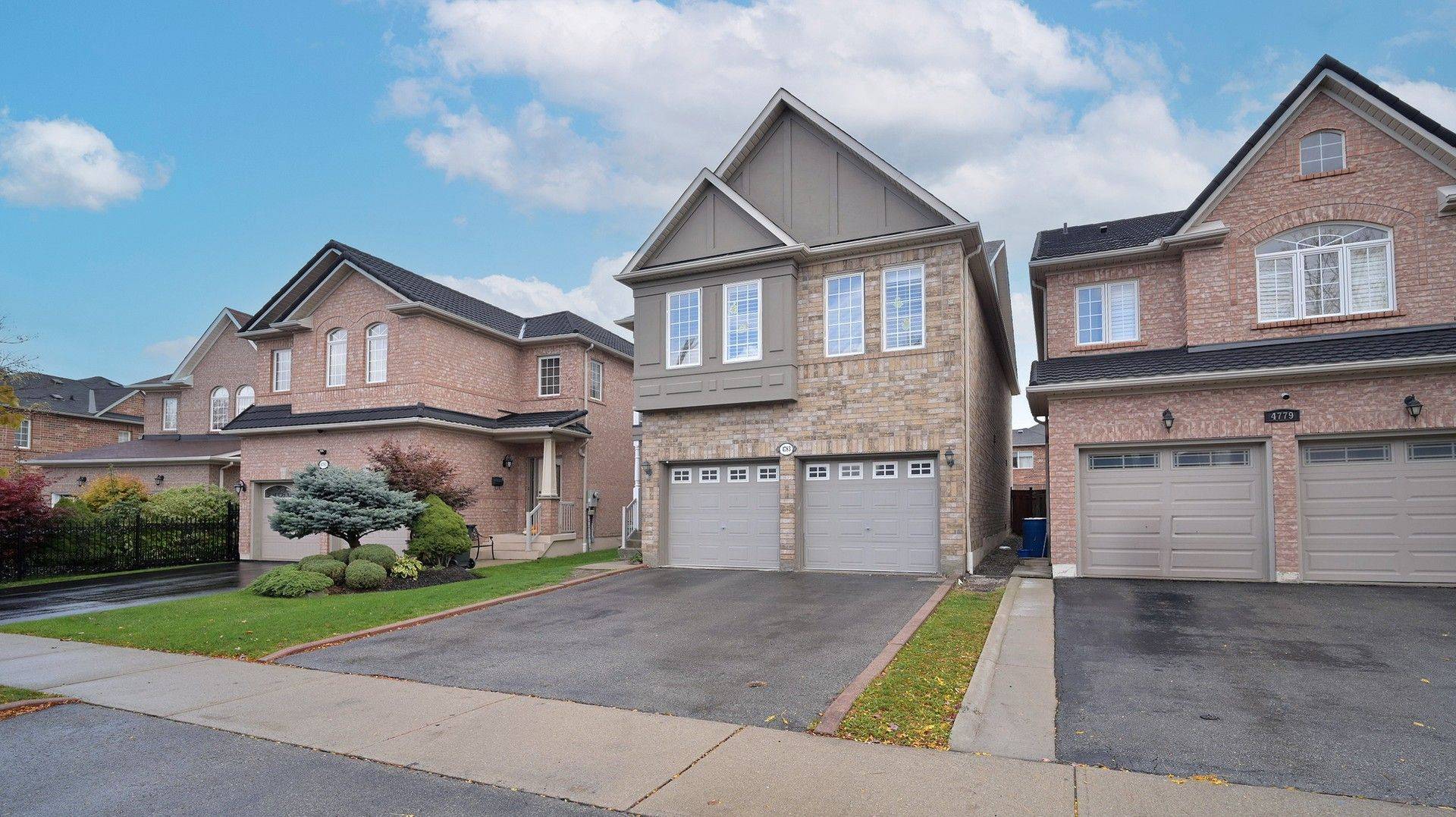 Mississauga, ON L5V 3C7,4783 Apple Blossom CIR E