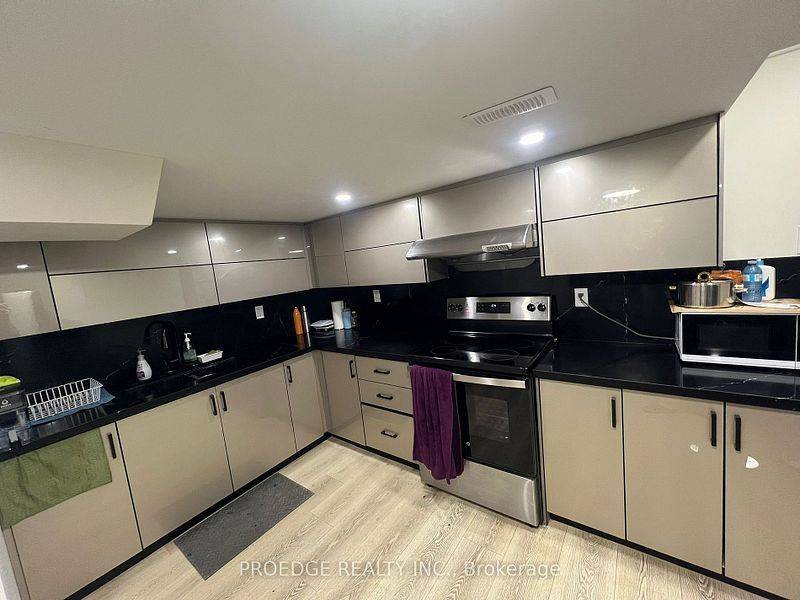 Brampton, ON L7A 1P4,18 Fireside DR #BSMT