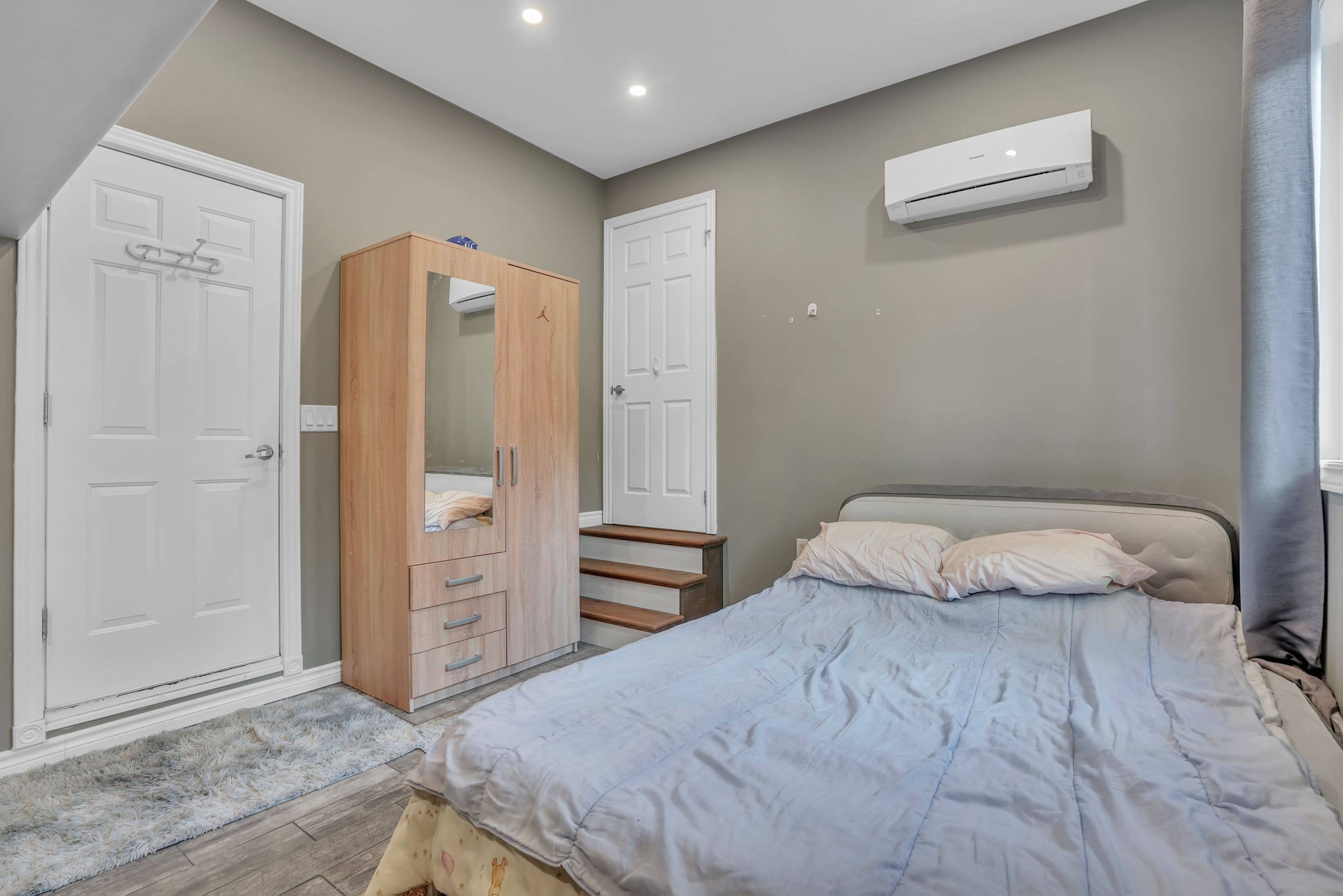 Barrie, ON L4M 5X2,30 Rosenfeld DR