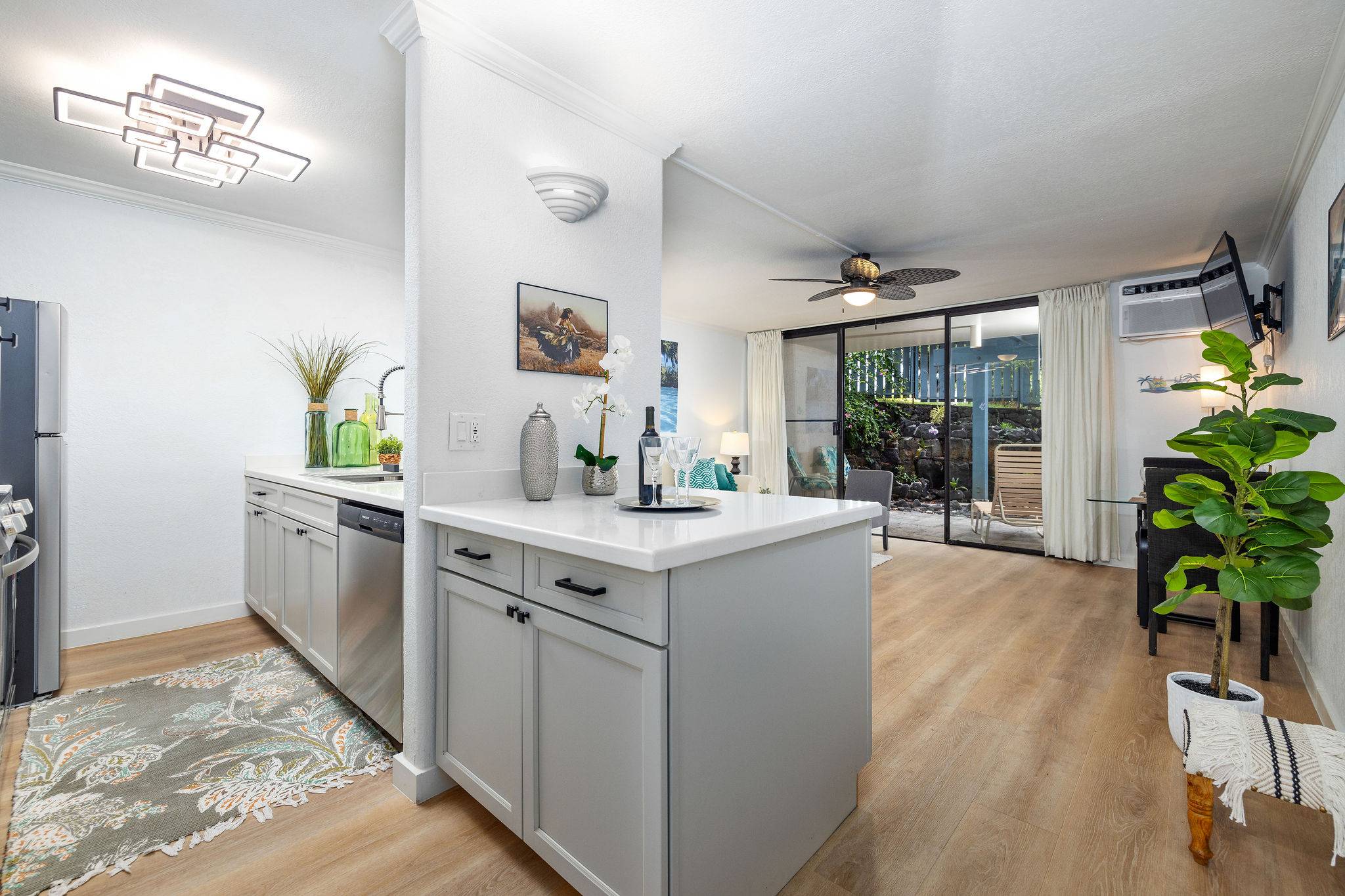 Kailua-kona, HI 96740,75-5888 ALII DRIVE #B2