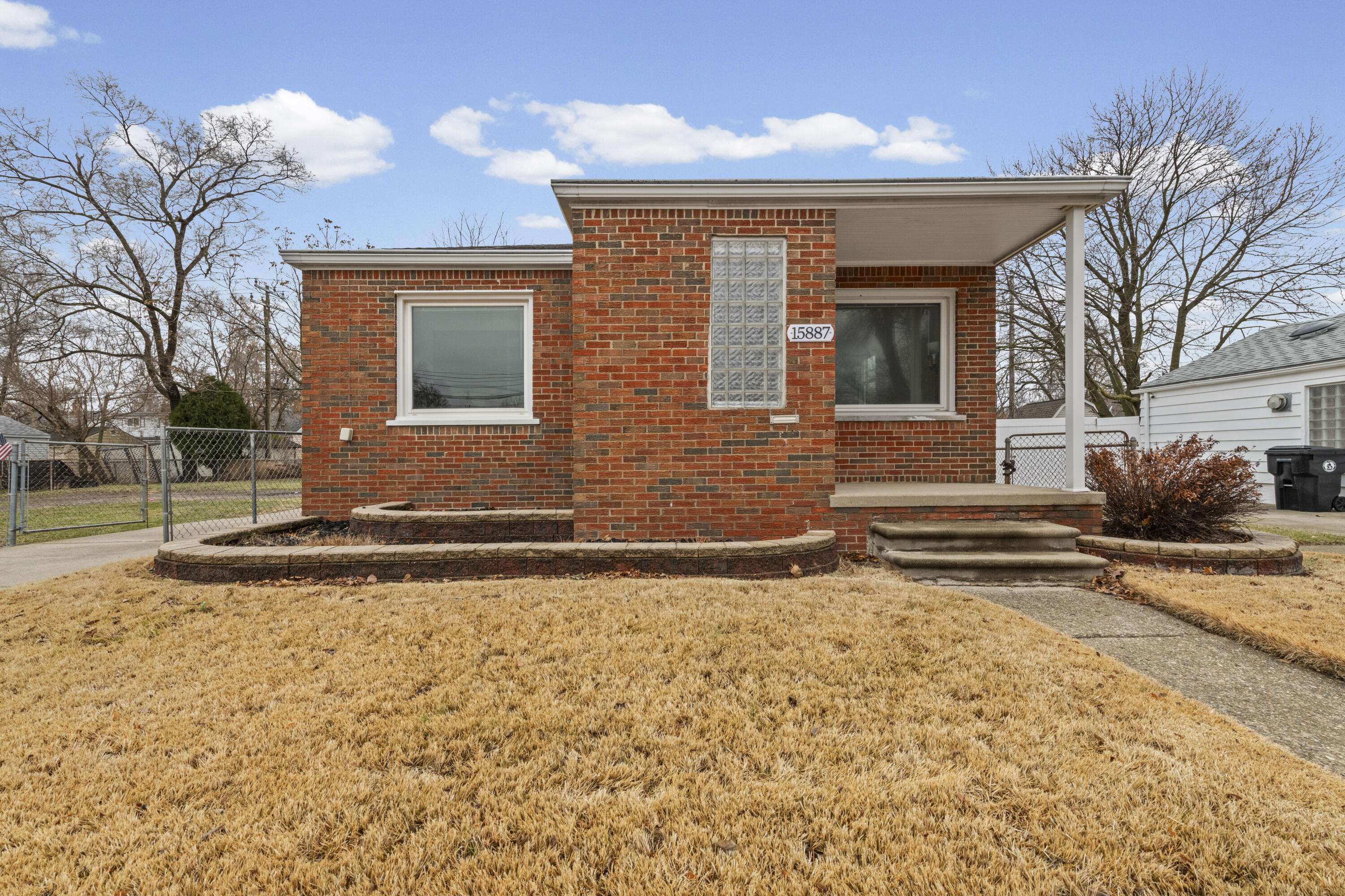 Redford, MI 48239,15887 Beech Daly