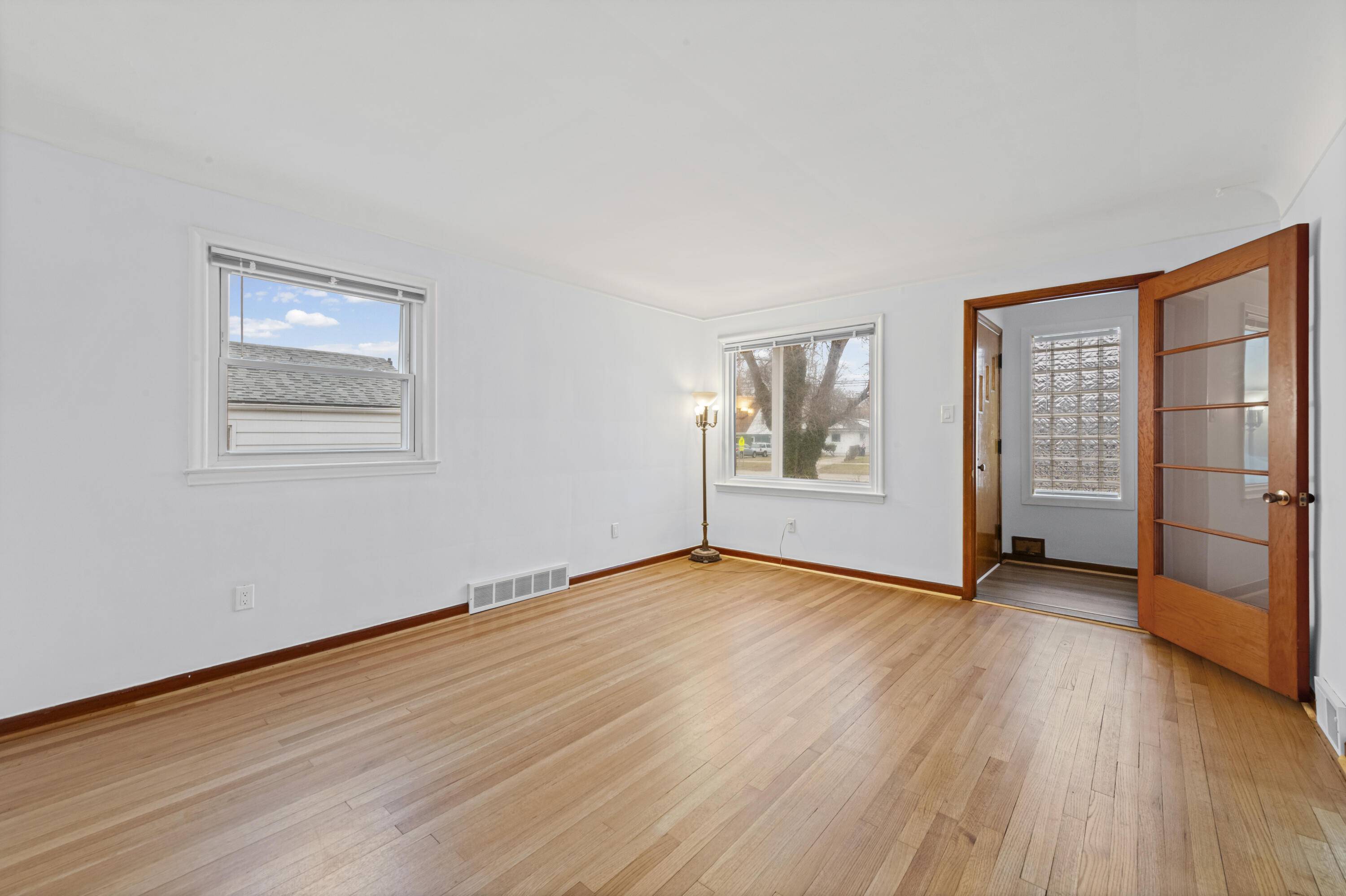 Redford, MI 48239,15887 Beech Daly