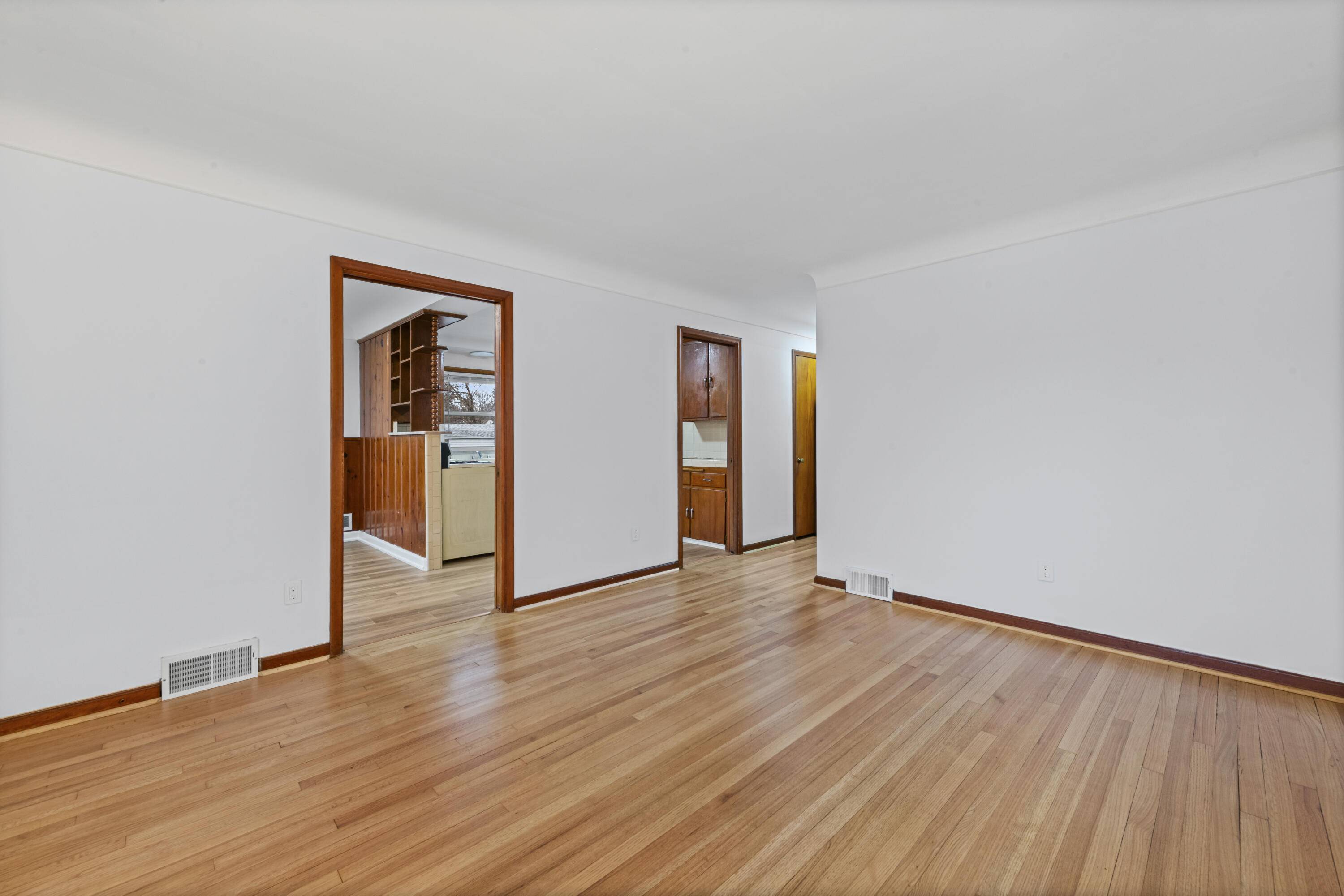 Redford, MI 48239,15887 Beech Daly