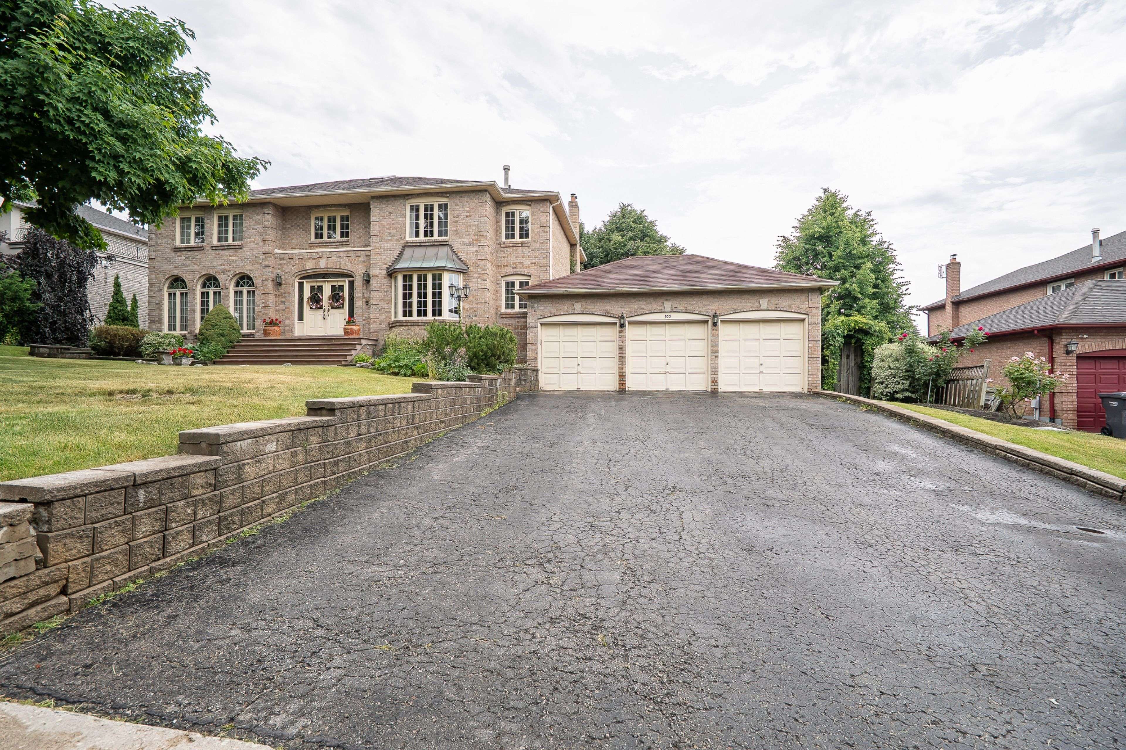 Brampton, ON L6Z 0C2,503 Conservation DR