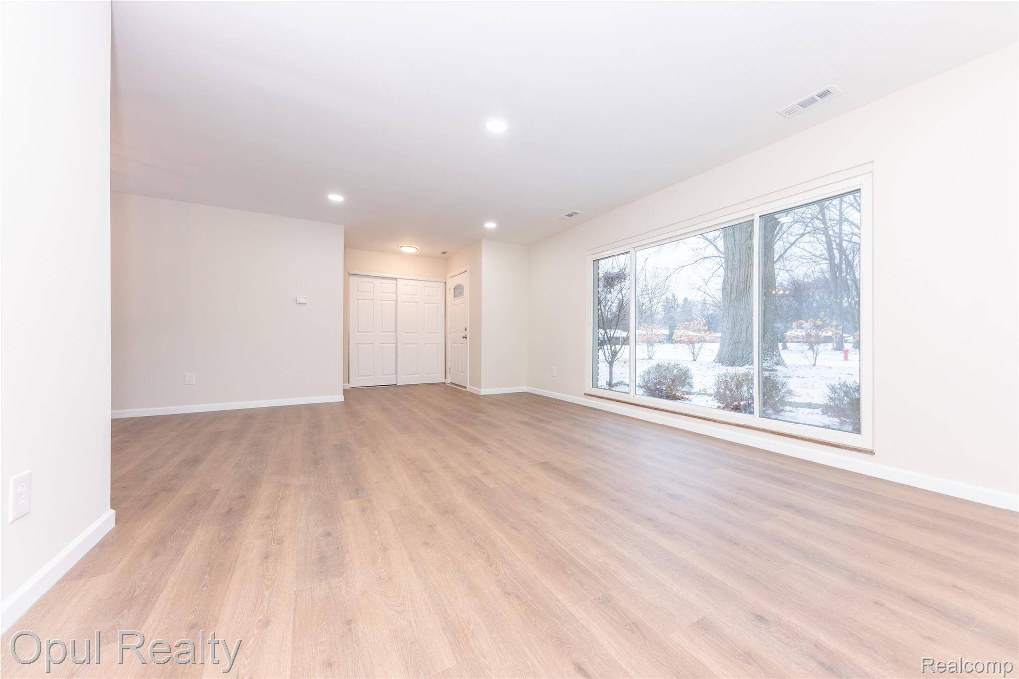 Farmington, MI 48335,23220 Fleming DR