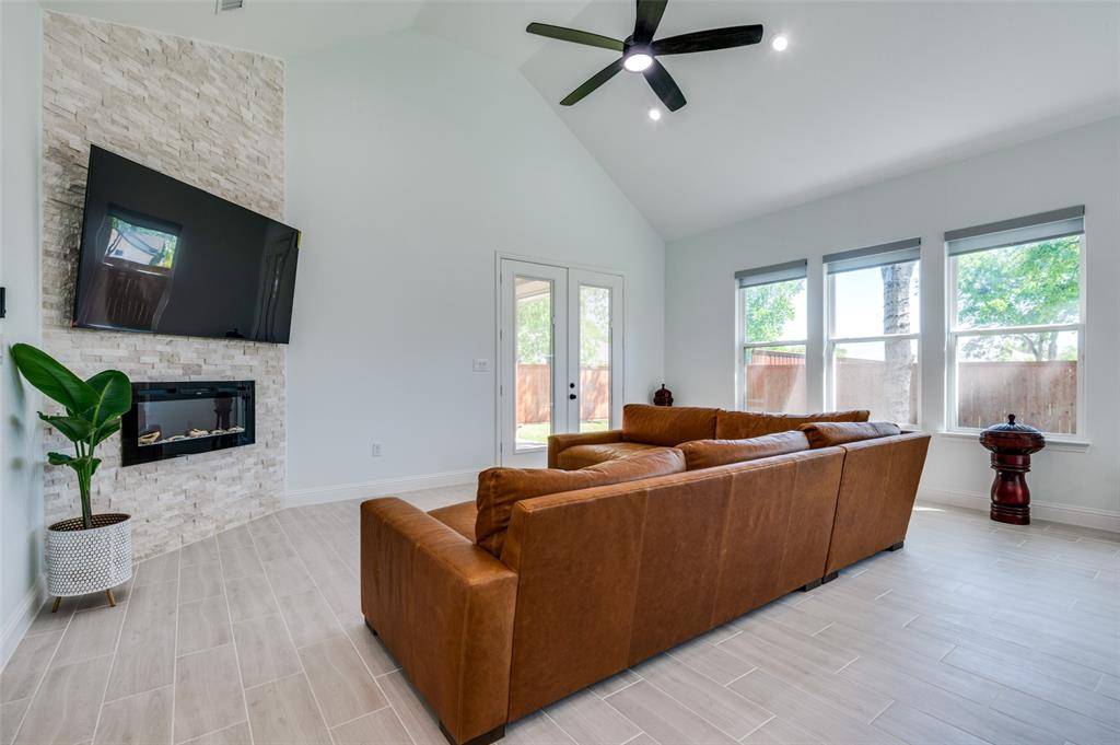 Hutchins, TX 75141,113 Odell Street