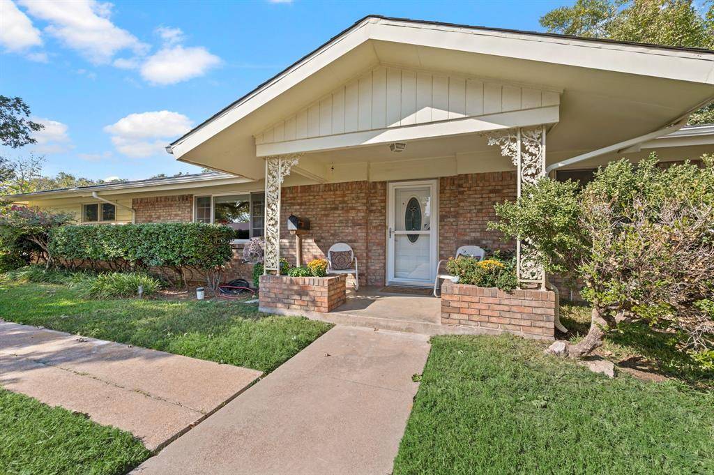 Hurst, TX 76053,744 Briarwood Lane