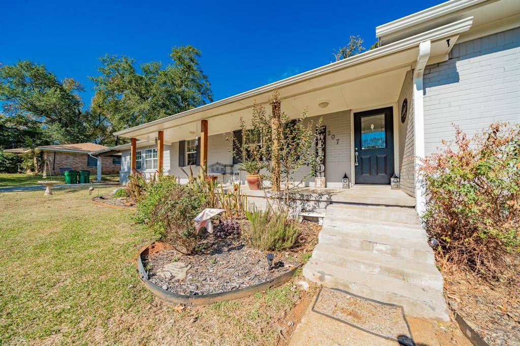 Palestine, TX 75801,207 Inwood Drive