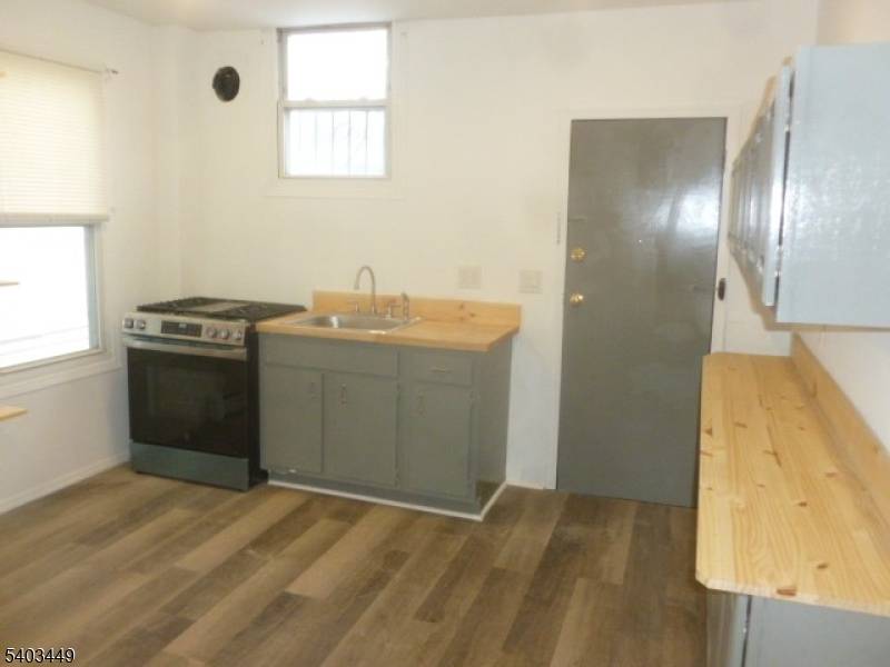 Elizabeth City, NJ 07206,523 Franklin St