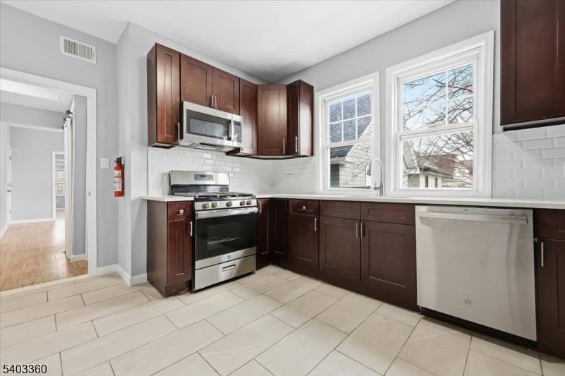 West Orange Twp., NJ 07052,76 Riggs Pl #2