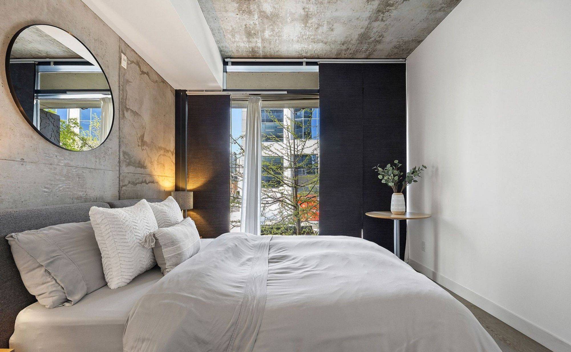 Toronto C01, ON M5V 0G3,25 Stafford ST #TH9