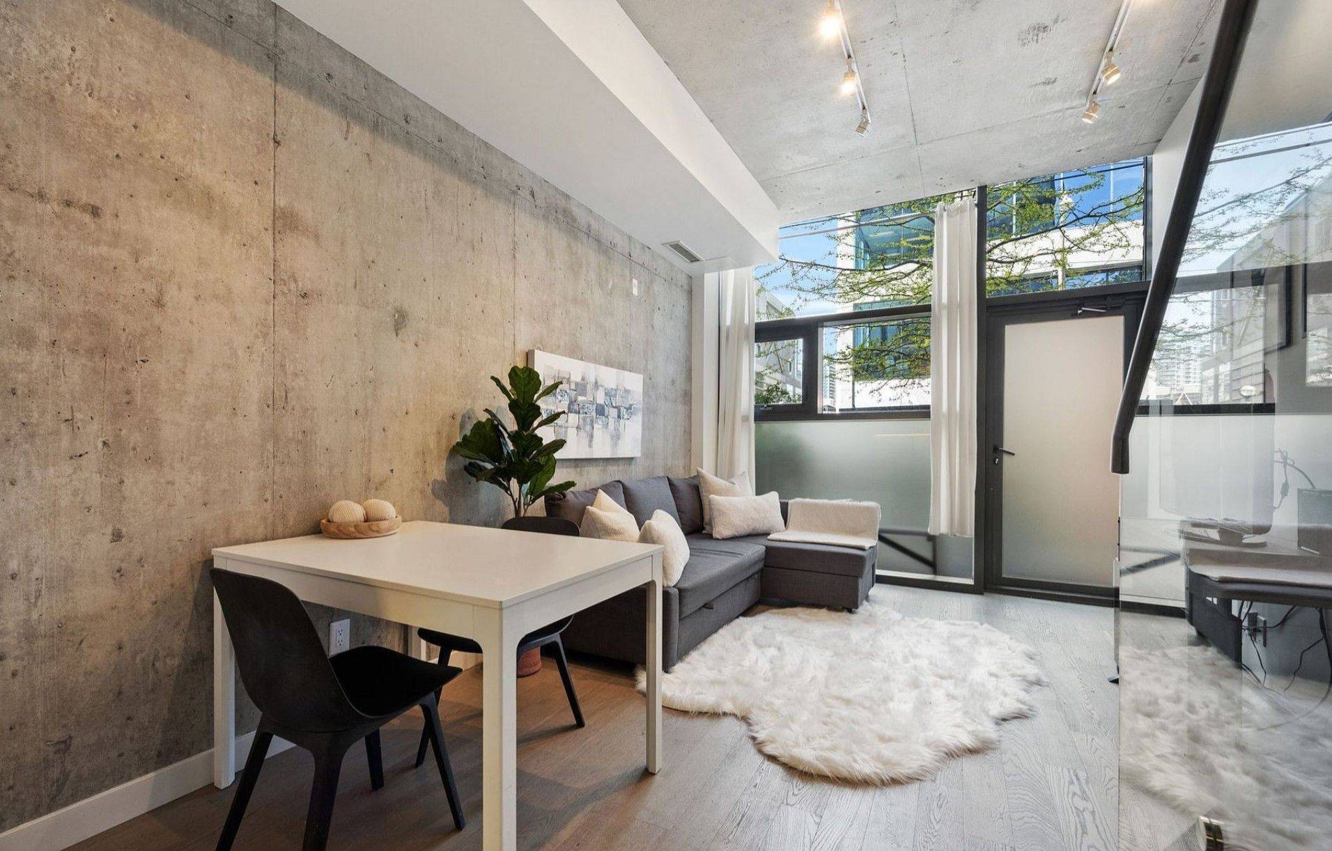 Toronto C01, ON M5V 0G3,25 Stafford ST #TH9