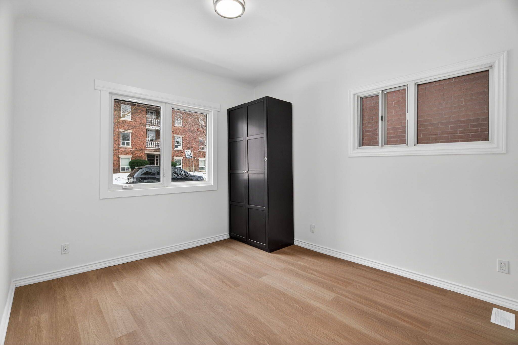 Toronto C02, ON M6G 2K4,7 Ellsworth AVE