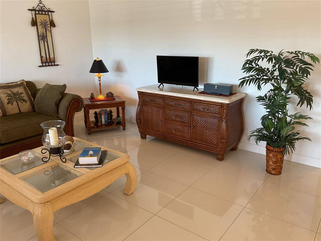 Fort Lauderdale, FL 33308,2141 NE 68th St #204