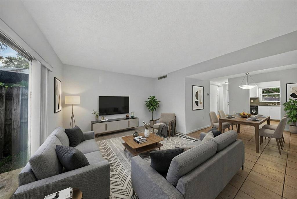 Oakland Park, FL 33311,809 W Oakland Park Blvd #J5