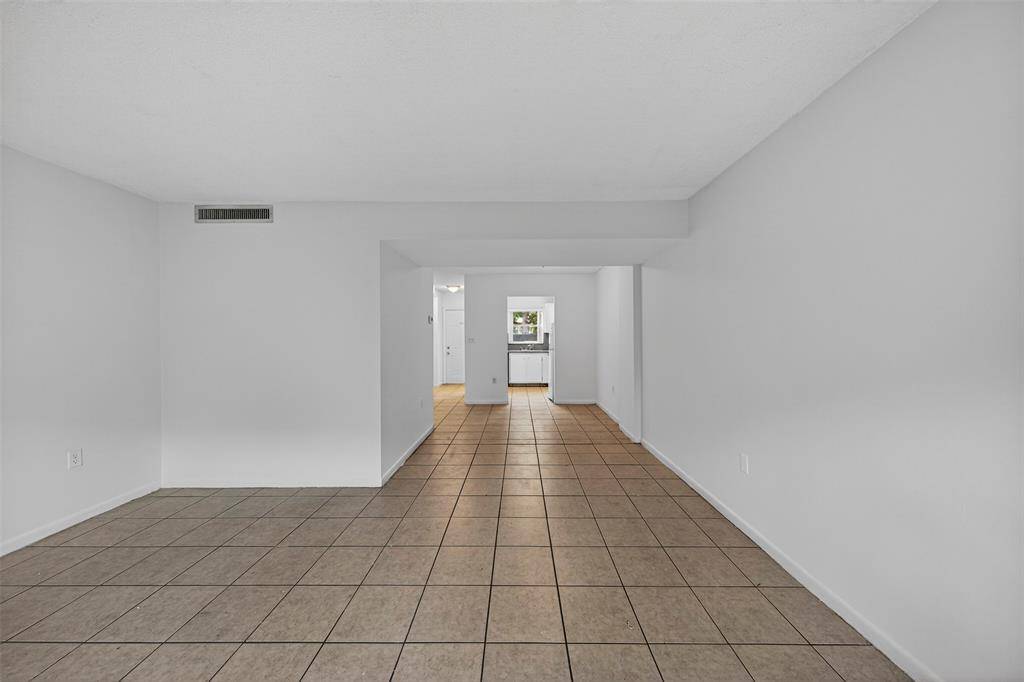 Oakland Park, FL 33311,809 W Oakland Park Blvd #J5