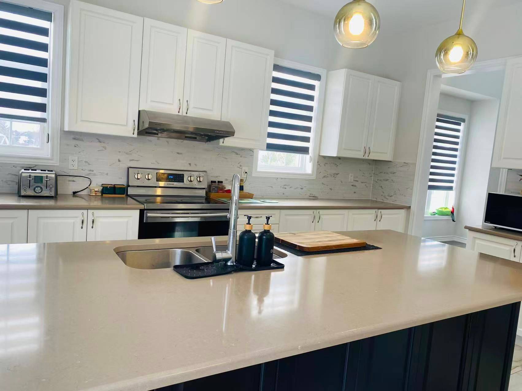 Newmarket, ON L3Y 0E2,123 Mitchell PL