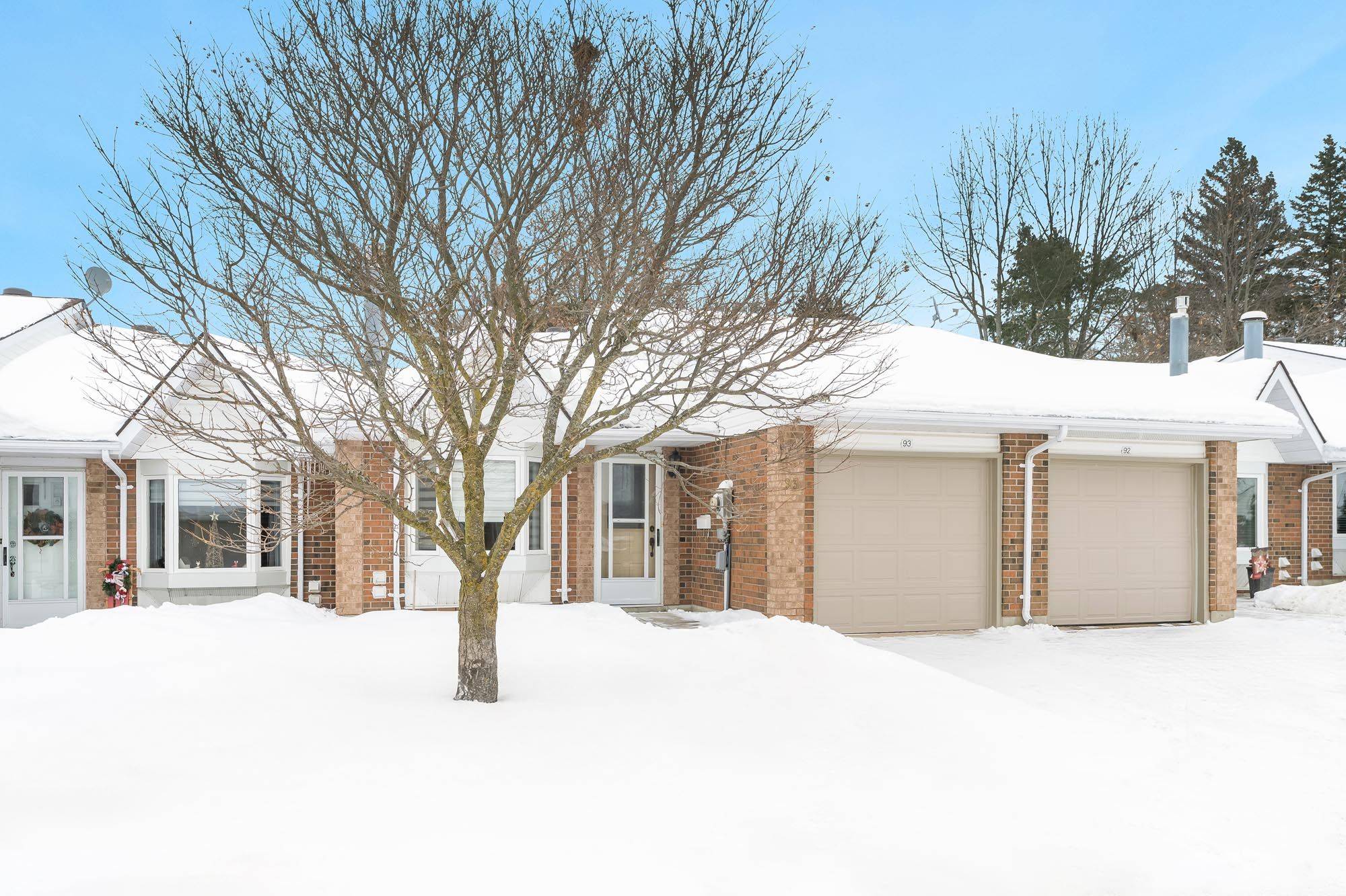 Midland, ON L4R 5B7,696 King ST #93