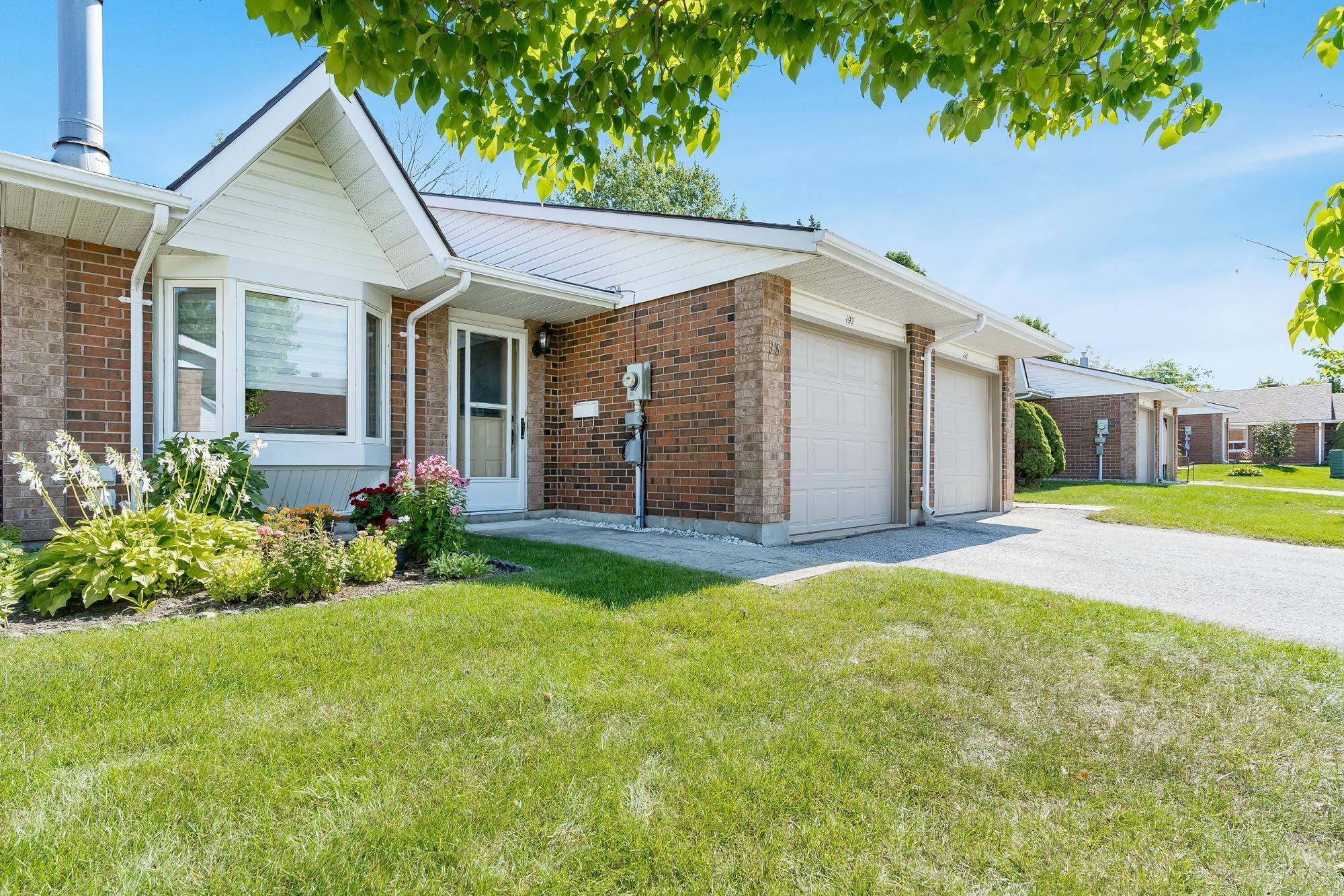 Midland, ON L4R 5B7,696 King ST #93