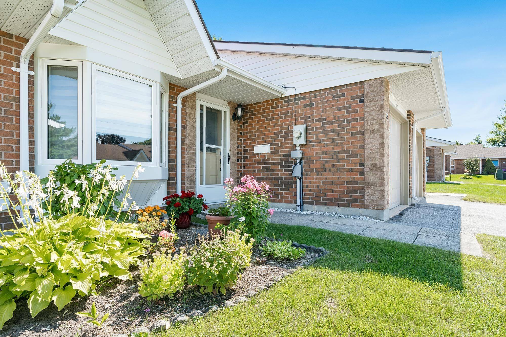 Midland, ON L4R 5B7,696 King ST #93