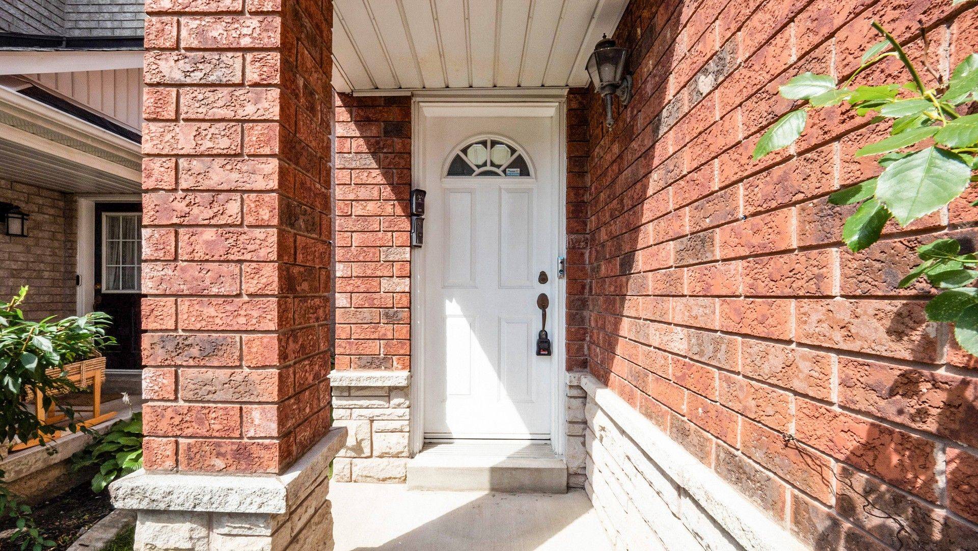 Mississauga, ON L5V 2N1,1171 Foxglove PL