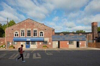 Toronto W01, ON M6K 1Z8,358 Dufferin ST #202