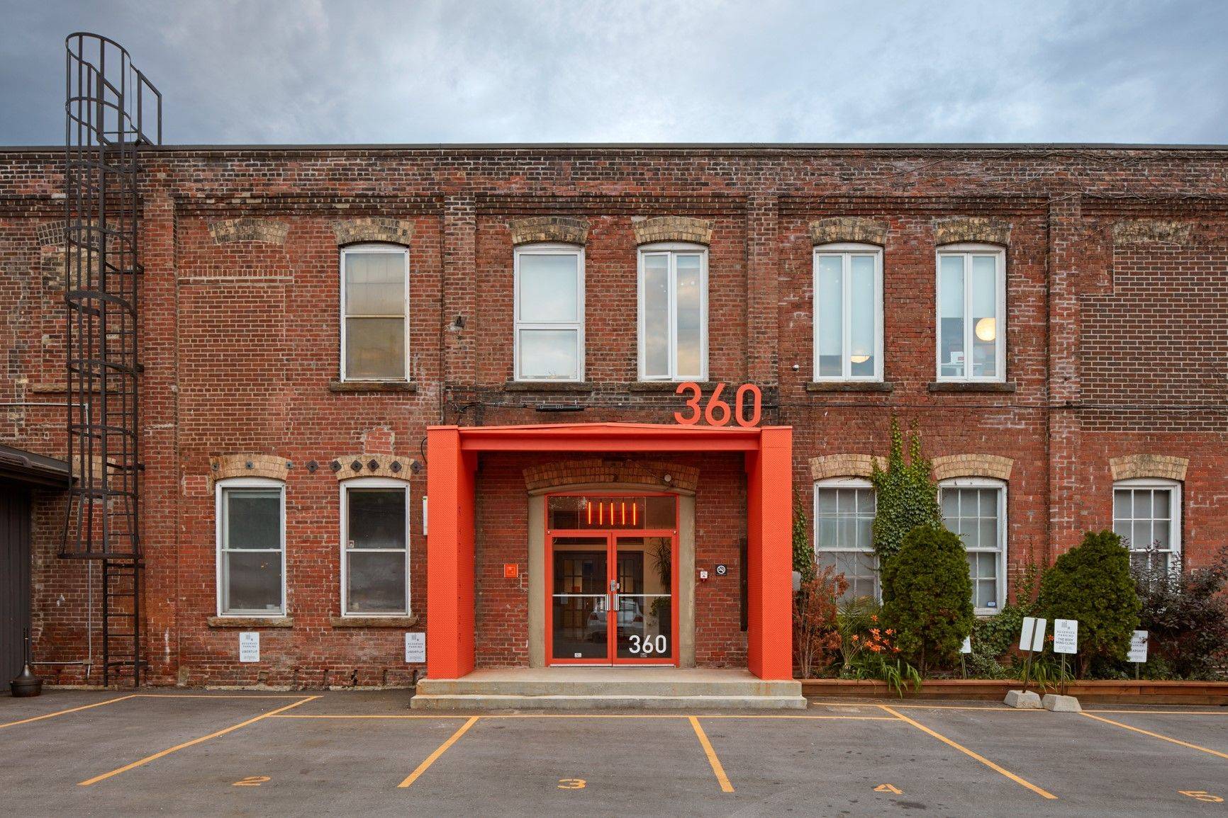 Toronto W01, ON M6K 1Z8,360 Dufferin ST #107