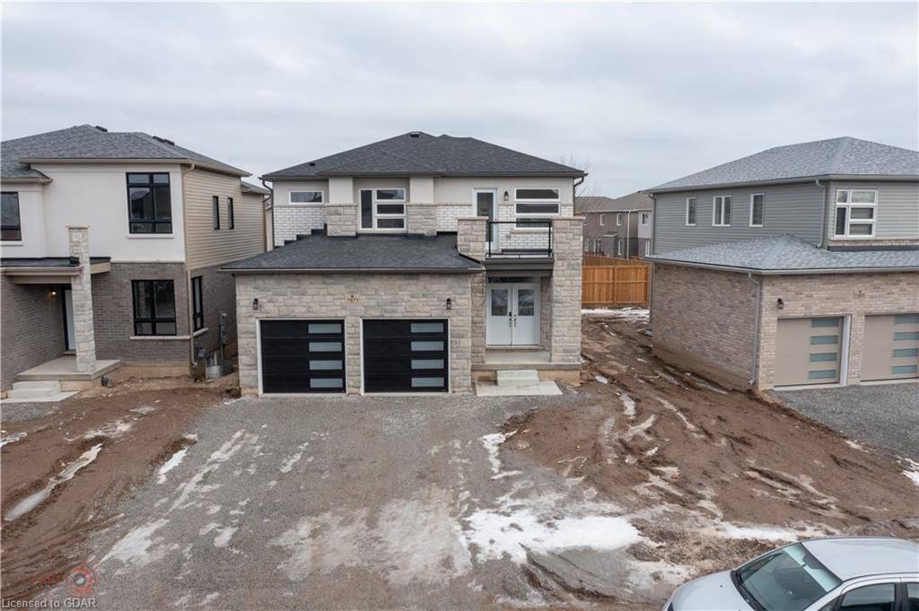 Niagara Falls, ON L2H 3T9,7871 SEABISCUIT DR