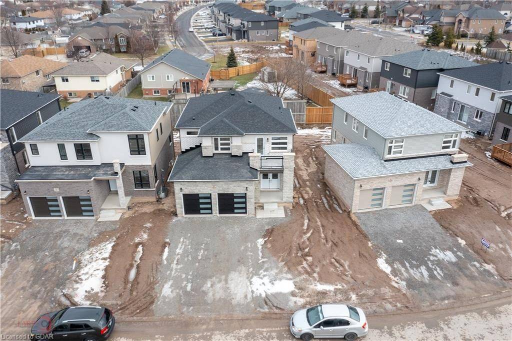 Niagara Falls, ON L2H 3T9,7871 SEABISCUIT DR