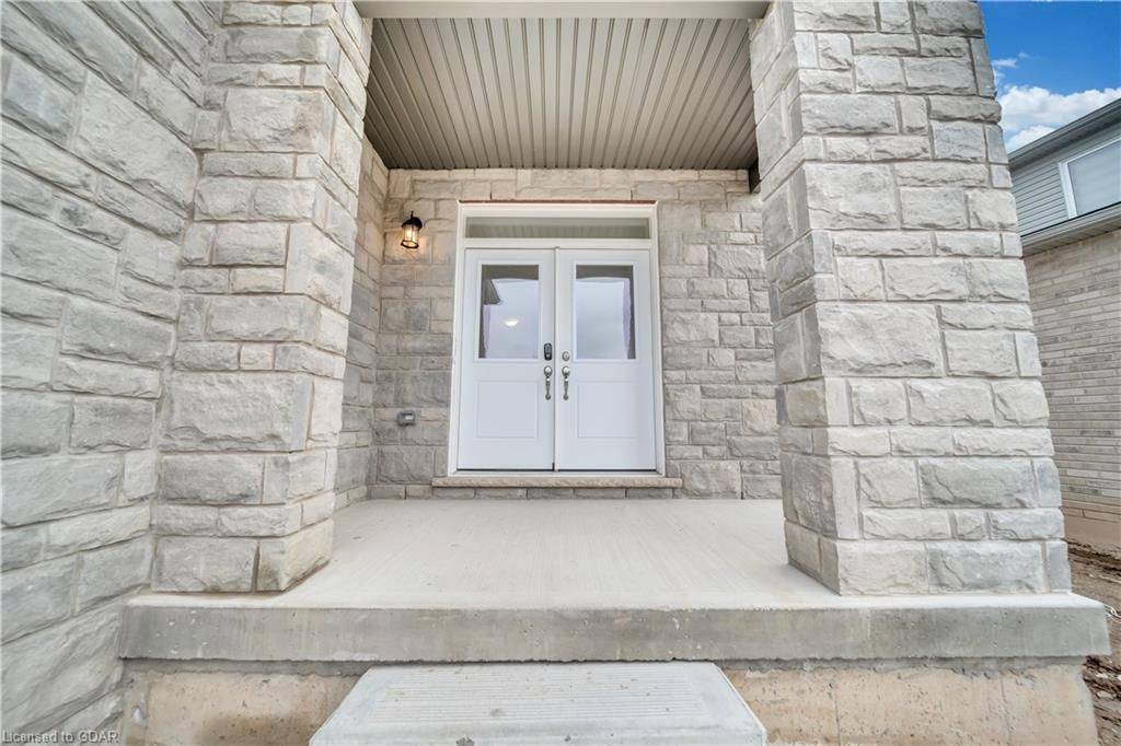 Niagara Falls, ON L2H 3T9,7871 SEABISCUIT DR