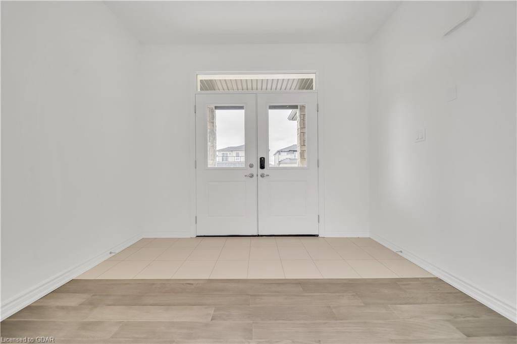 Niagara Falls, ON L2H 3T9,7871 SEABISCUIT DR