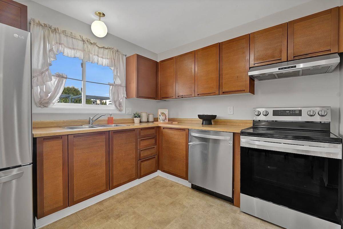 Orleans - Cumberland And Area, ON K1E 3J2,1540 Bourcier DR