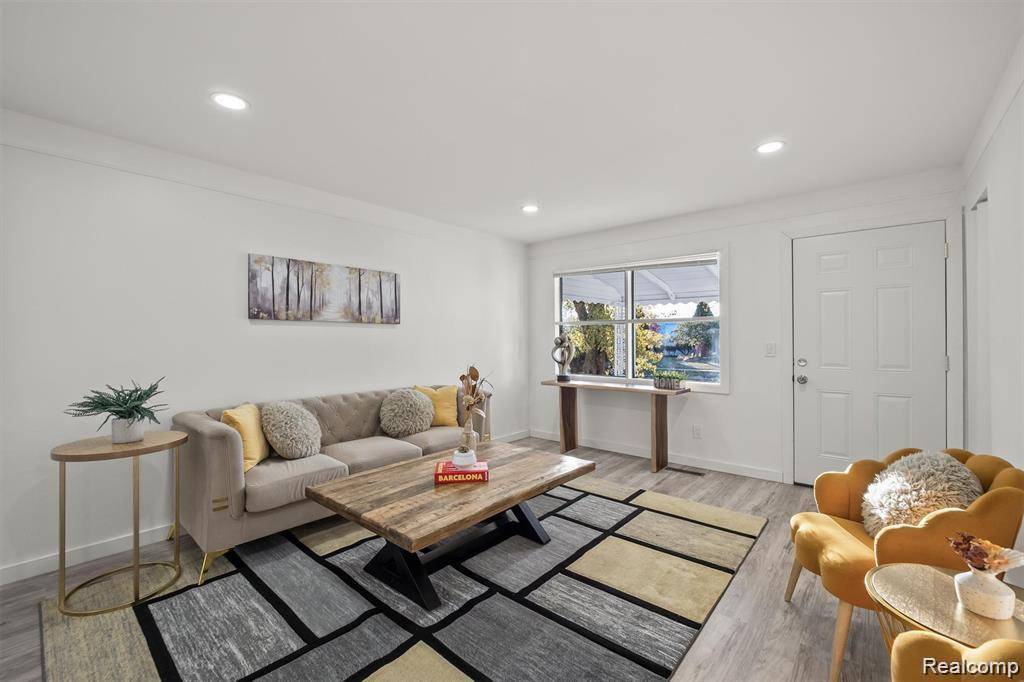 Dearborn Heights, MI 48125,5749 Detroit ST