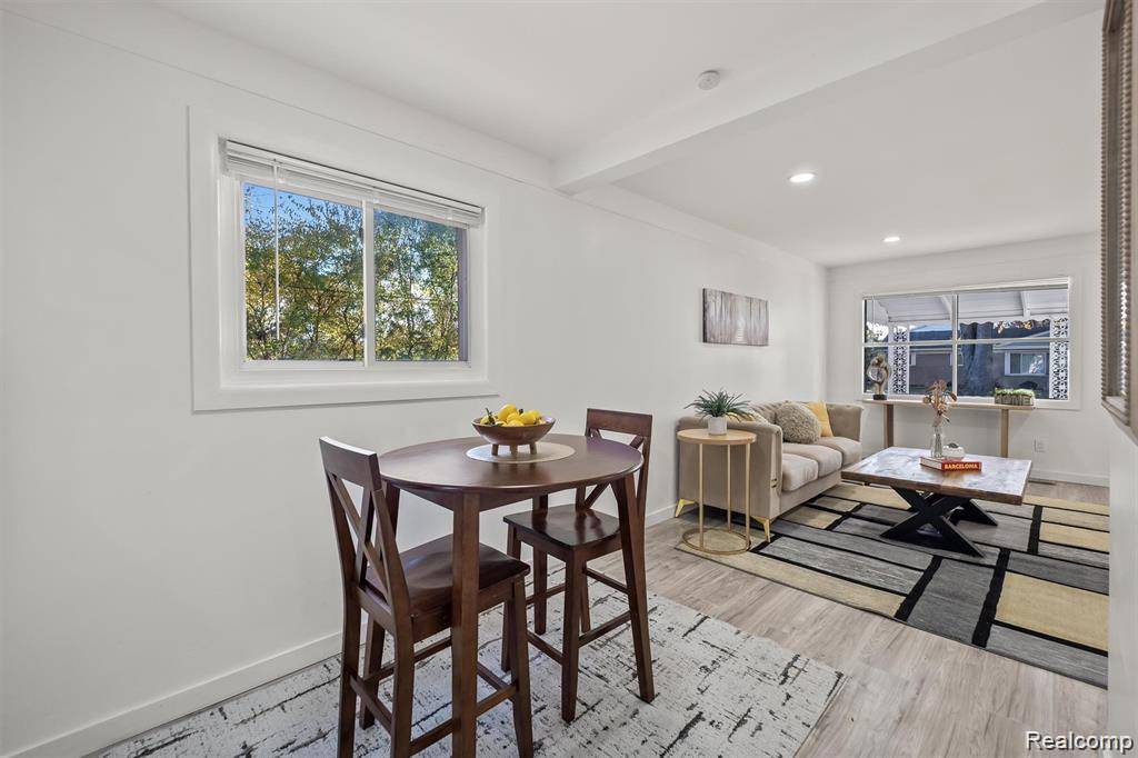 Dearborn Heights, MI 48125,5749 Detroit ST