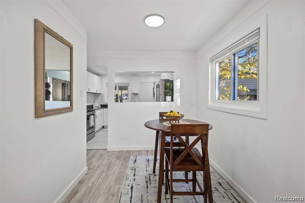 Dearborn Heights, MI 48125,5749 Detroit ST